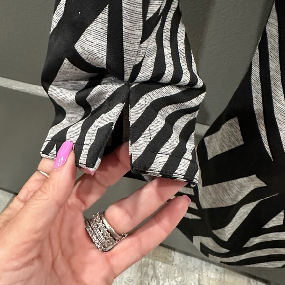 Joseph Ribkoff Stylish Geometric Design Jacket
super stylish black & gray - Picture 6 of 8
